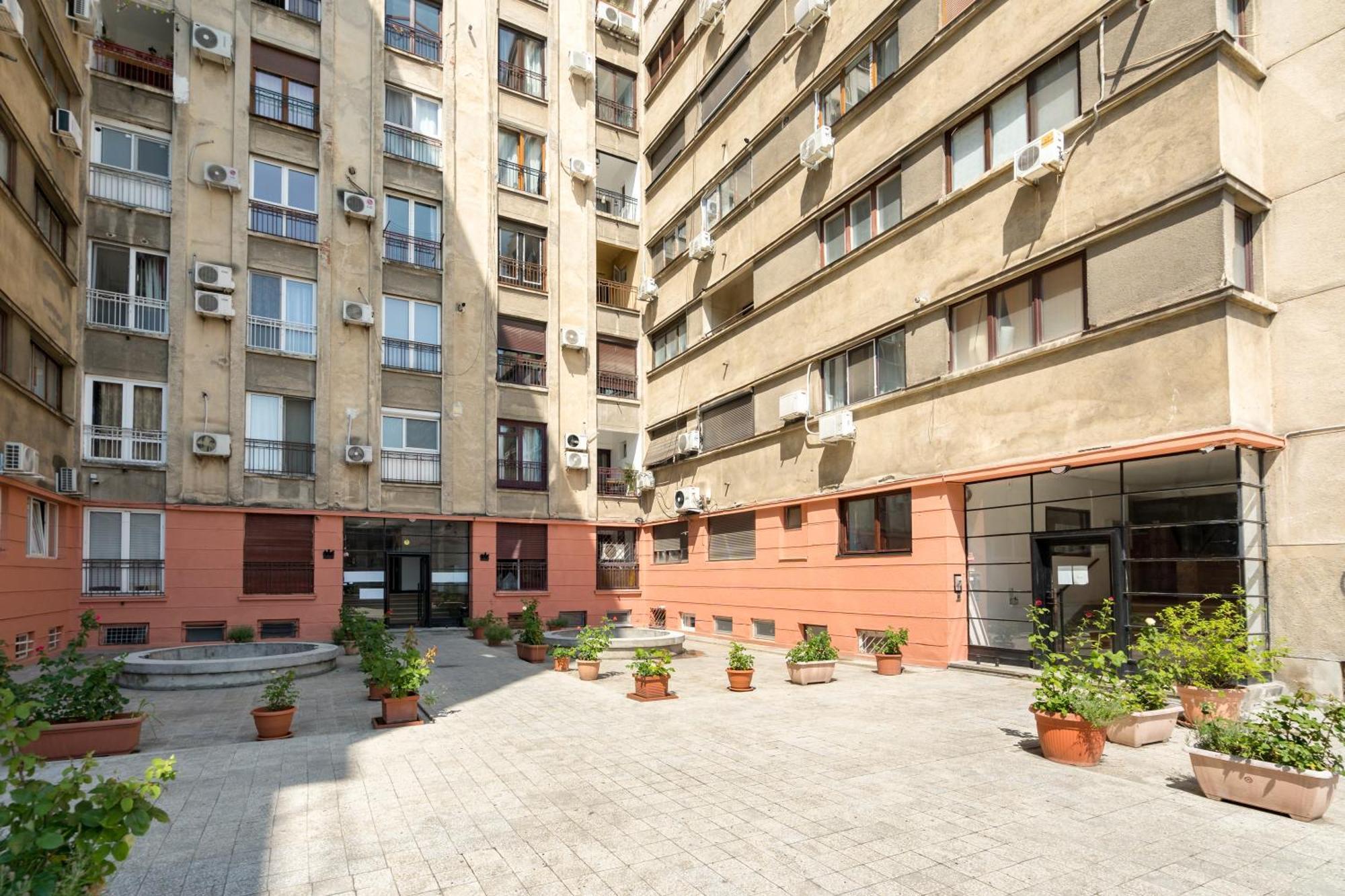 Steps2 Old Town & Metro - Heart Of History Bucharest Exterior photo